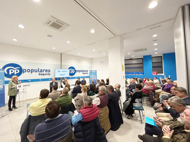 Jornada sobre sanidad en la sede del PP en Segovia. / E.A.