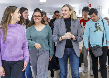 La vicepresidenta de la Junta, Isabel Blanco, vista la Residencia Juvenil 'Emperador Teodosio' de Segovia. / NACHO VALVERDE - ICAL