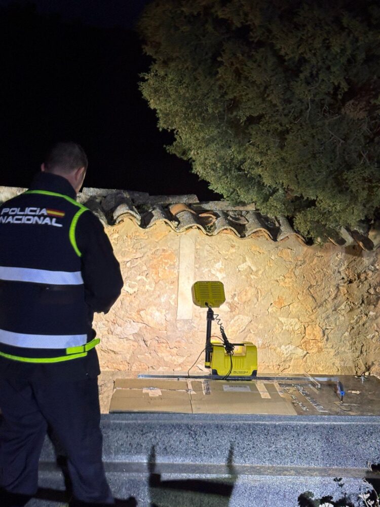 Los restos hallados en el cementerio de Andaluz (Soria) corresponden al desaparecido en 2023 1 Un hombre y una mujer fueron enviados a prisión provisional en noviembre de 2024 por la desaparición de la expareja de la detenida.