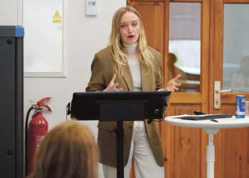 Tine Milz, Codirectora del Theater Neumarkt en un momento de la clase.. / Roberto Arribas