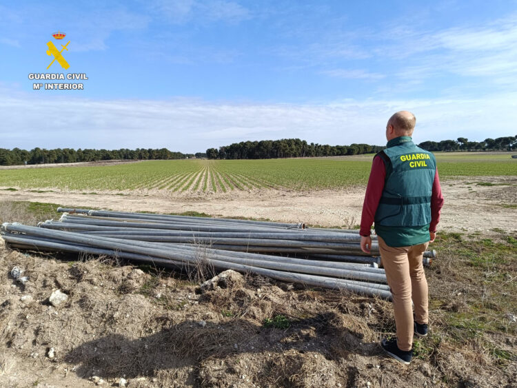 La Guardia Civil investiga el hurto de 600 tubos de regadío en Cuéllar 1 El material incautado por la Guardia Civil.