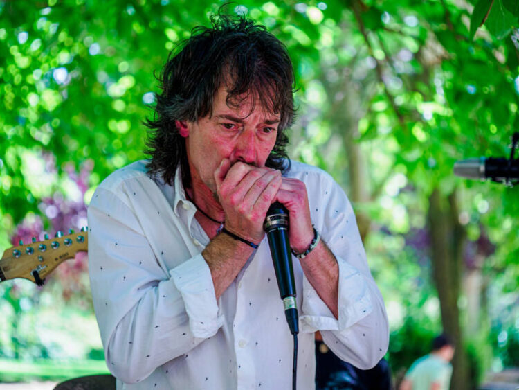 “La armónica es un instrumento mágico” 1 El armonicista vallecano inició sus andaduras en los años noventa con Chocolate Blues Express. Foto: Pedro San José Sanjuan