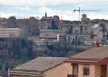 Viviendas en el barrio de San Lorenzo y en el recinto amurallado de Segovia. / A.M.