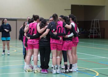 La plantilla del Cochinillo Segoviano tras el duelo en Salamanca./CD. SPORDEPORTE