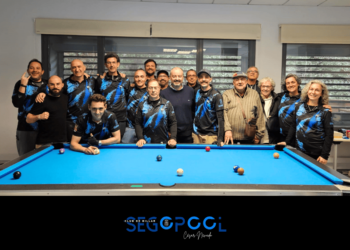 Los integrantes del club segoviano durante la inauguración./SEGOPOOL