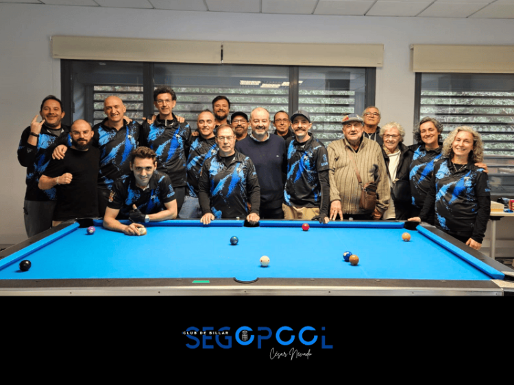 El club Segopool inaugura sus nuevas instalaciones 1 Los integrantes del club segoviano durante la inauguración./SEGOPOOL