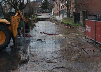 Acera levantada en la calle Yecla de El Espinar./AYUNTAMIENTO DE EL ESPINAR