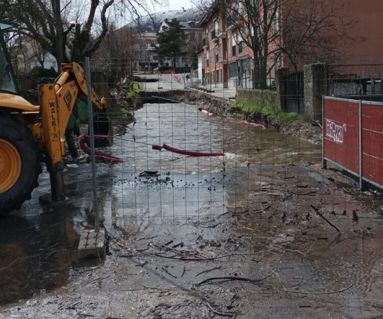 Acera levantada en la calle Yecla de El Espinar./AYUNTAMIENTO DE EL ESPINAR