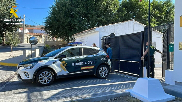 Tres detenidos por maniatar y encañonar a un matrimonio para robar en su casa de Salamanca 1 Uno de los detenidos, menor de edad, ha sido puesto a disposición de la Fiscalía del Menor.