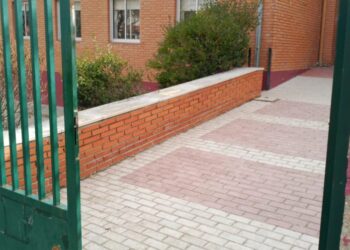 Foto de archivo. Entrada del CEIP ‘Marques de Lozoya’ / E.A.