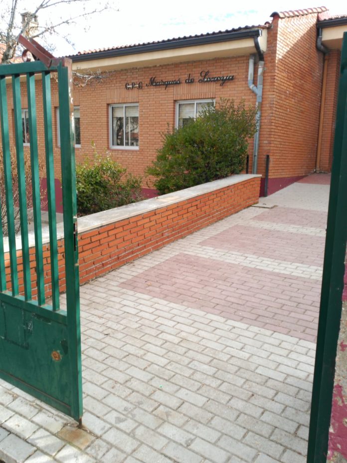 Foto de archivo. Entrada del CEIP ‘Marques de Lozoya’ / E.A.
