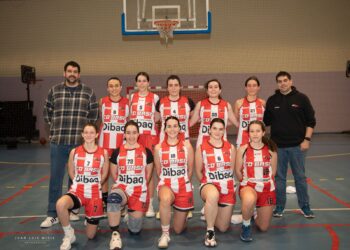 La plantilla del Dibaq CD. Base femenino antes de un encuentro de la presente temporada./JUAN LUIS MISIS
