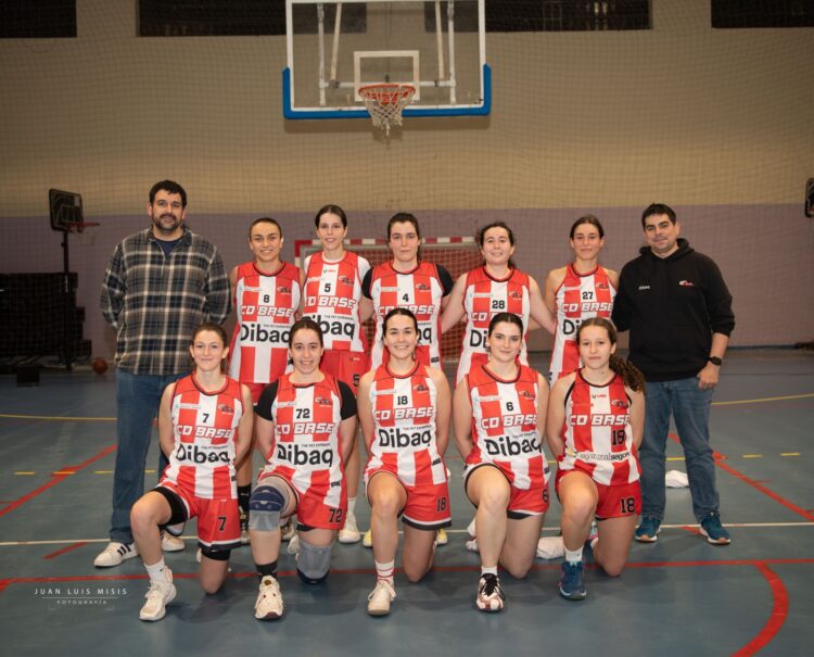 El Dibaq CD. Base femenino, rumbo a la final por el ascenso 1 La plantilla del Dibaq CD. Base femenino antes de un encuentro de la presente temporada./JUAN LUIS MISIS