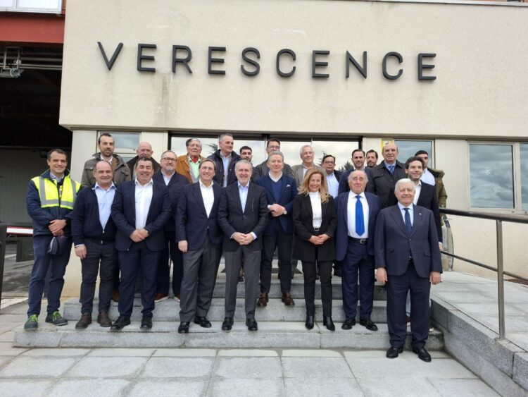 Un grupo de empresarios visita las instalaciones de la empresa Verescence en el Real Sitio de San Ildefonso / FES