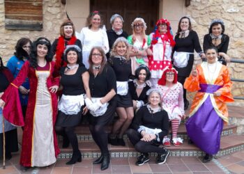 Fiesta de Carnaval organizada por la Asociación de Amas de Casa / LOURDES MATARRANZ