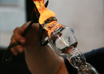 Trabajos relacionados con el vidrio / E.A.