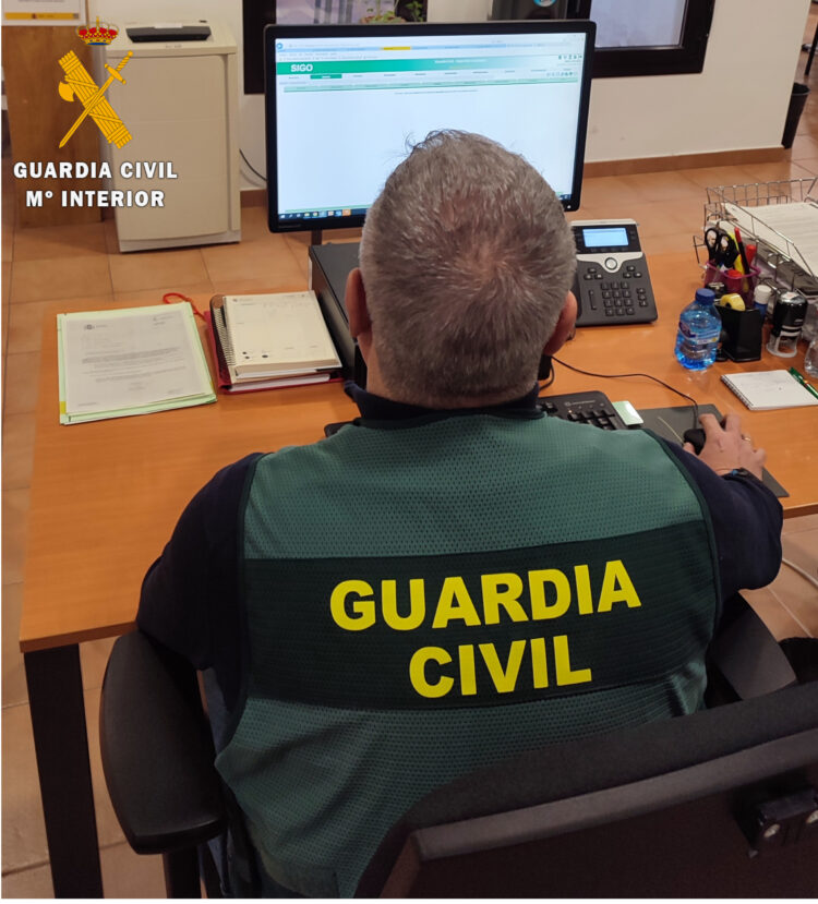 La Guardia Civil detiene a dos personas presuntas autoras de 23 robos en viviendas cometidos el pasado verano en localidades de la provincia / GUARDIA CIVIL