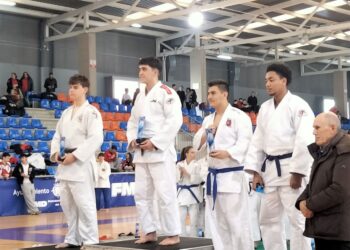 Pablo Chamorro posa en el podio como campeón de la cita./IMD SEGOVIA