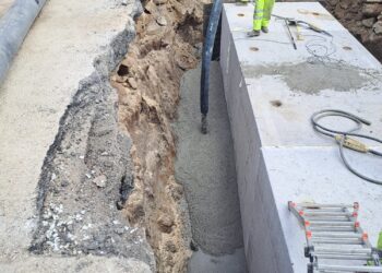 Retirada de entibación y bomba de hormigón posicionada e inicio del bombeo / MINISTERIO DE TRANSPORTES Y MOVILIDAD SOSTENIBLE