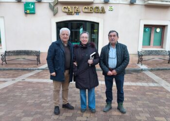 Nuevo mobiliario urbano en Fuentepelayo / JUAN CRUZ