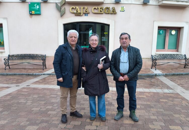 La Fundación Caja Cega mejora el mobiliario urbano de Fuentepelayo 1 Nuevo mobiliario urbano en Fuentepelayo / JUAN CRUZ