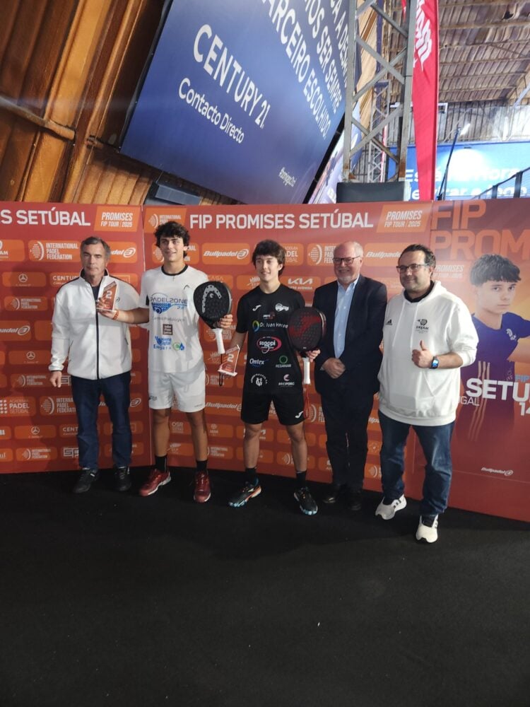 Guillermo Fernández y Sergio Tierno, subcampeones del Internacional de Pádel de Setúbal 1 Guillermo Fernández y Sergio Tierno posan como subcampeones de la cita./E.A