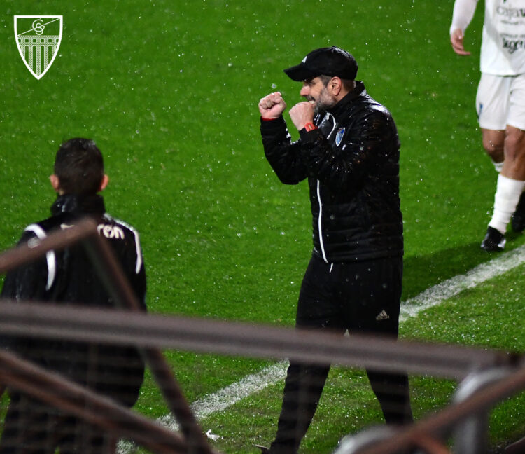 Ramsés Gil: “Hay que sumar de tres en tres sin importar quien sea el rival” 1 Ramsés Gil celebra un gol de la Segoviana en el duelo frente al Athletic ‘B’ en Lezama./JUAN MARTÍN-G. SEGOVIANA
