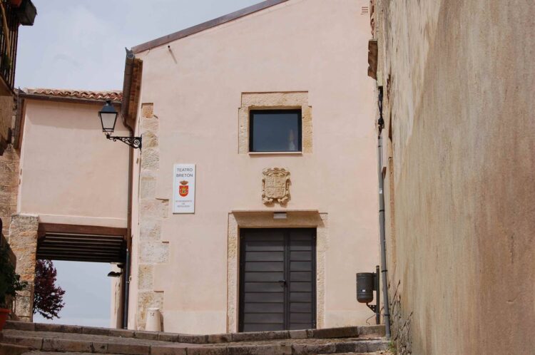 Vista del edificio / TEATRO BRETÓN DE SEPÚLVEDA