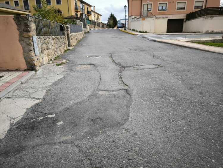 Vista de la calle Camino del Caserío / AYTO. DE TORRECABALLEROS