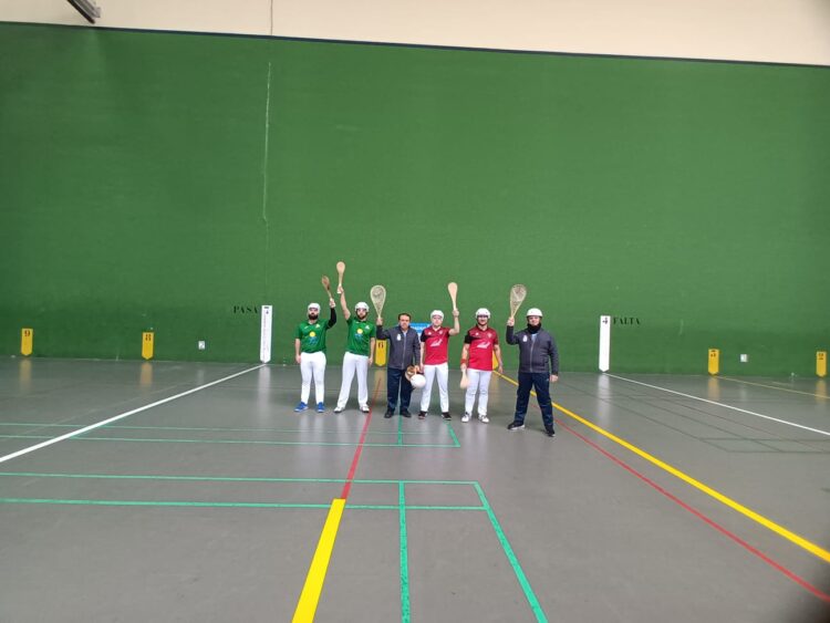 El CP Vallelado jugará la promoción de descenso a Segunda tras caer en Zaragoza 1 Los jugadores de Vallelado y Olivar antes del encuentro./CP. VALLELADO