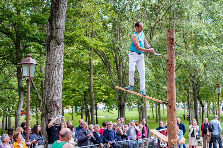 Exhibición de corta de troncos en Segovia capital, el año pasado. FOTO: EL ADELANTADO
