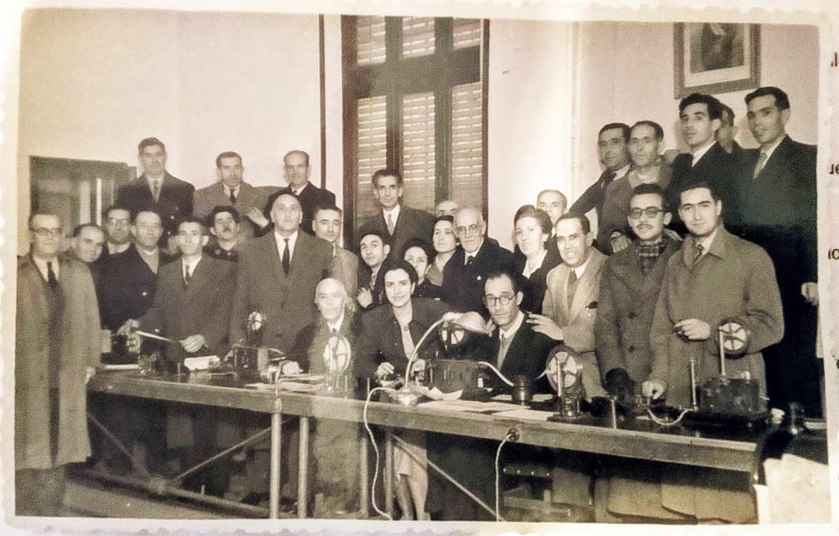 El temible día de San José 2 Plantilla del Centro de Telégrafos de Segovia capital en la mesa de morses aun en uso. 1947. Foto Río.