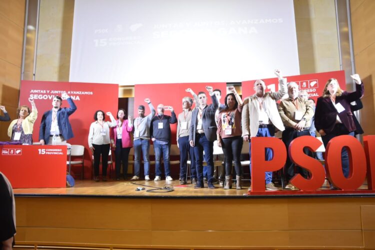 La Ejecutiva del PSOE, tras la votación que decidió la reelección de José Luis Aceves como secretario general provincial./ PSOE
