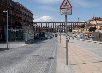 La avenida Padre Claret, con numerosos baches en su firme pocos meses después de su última remodelación./ KRISTOMINA