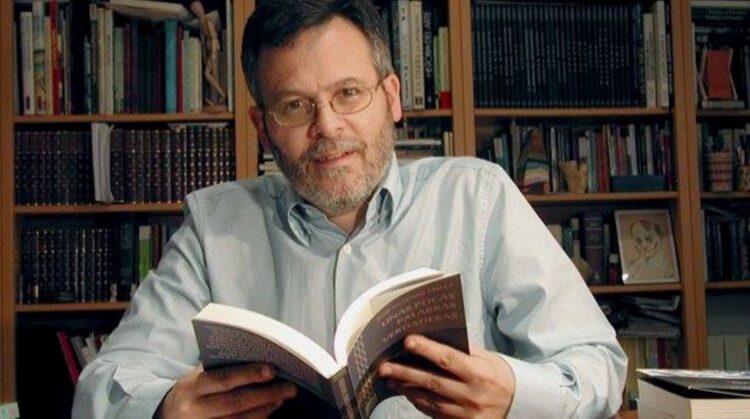 El médico, escritor y escultor José Antonio Abella.