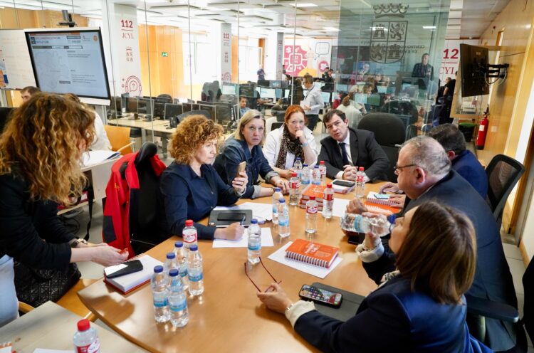 Fernández Mañueco participa en el Comité de Crisis establecido en el 112, junto a la vicepresidenta y el consejero de Sanidad