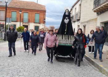 Procesión de la Virgen Dolorosa por las calles de Cantimpalos.