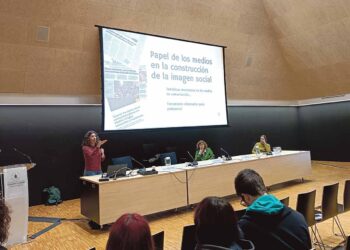 En el coloquio representantes de la FSG conocieron también la visión de los estudiantes y profesores sobre la comunidad gitana y la forma en que han sido influenciados por los prejuicios. / Selene de la Fuente