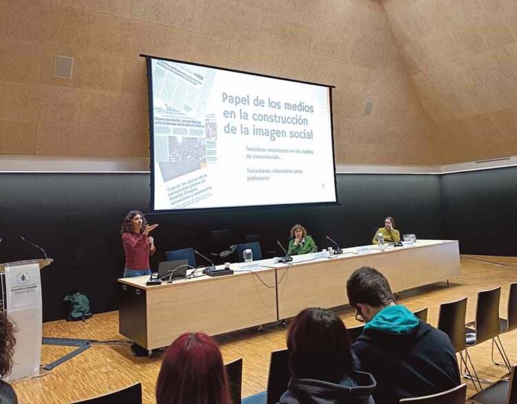 En el coloquio representantes de la FSG conocieron también la visión de los estudiantes y profesores sobre la comunidad gitana y la forma en que han sido influenciados por los prejuicios. / Selene de la Fuente