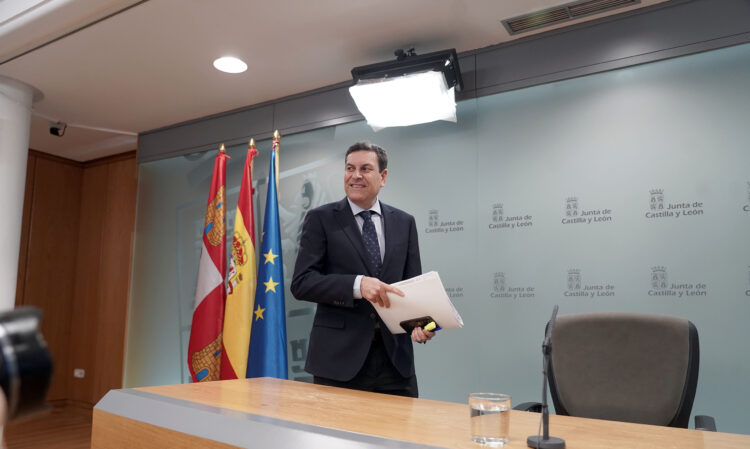 Aprobado el plan de respuesta arancelaria, dotado con 16,5 millones de euros 1 Carlos Fernández Carriedo durante la rueda de prensa posterior al Consejo. / Rubén Cacho