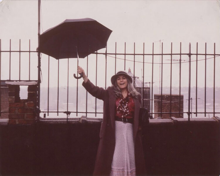 Fotografía de la escritora tomada en Nueva York, en 1980, por Joan L. Brown.