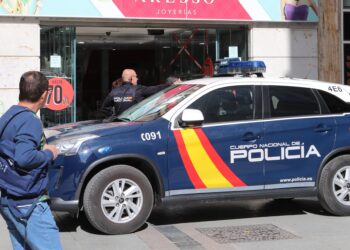 Los ladrones usaban coches de alta gama robados y bien forzaban los accesos, bien "alunizaban" los escaparates.