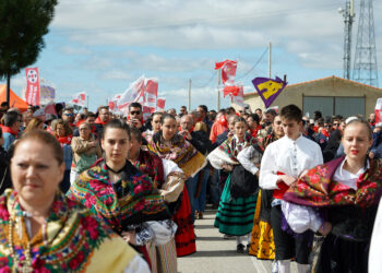 Los festejos del Dia de la Comunidad incluyen 23 actuaciones repartidas en tres escenarios. / Miriam Chacón
