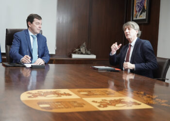 El Presidente de la Junta recibe al Secretario general del PSOE CyL. / Rubén Cacho