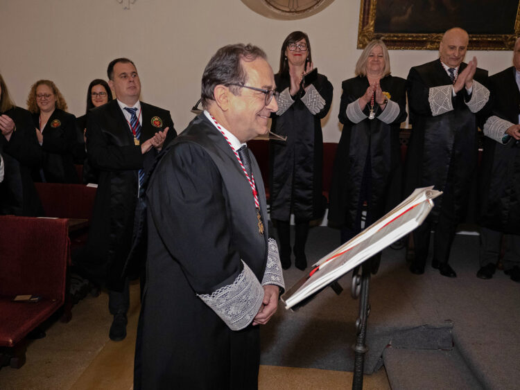 Santocildes reivindica la mejora del turno de oficio durante el acto de toma de posesión.