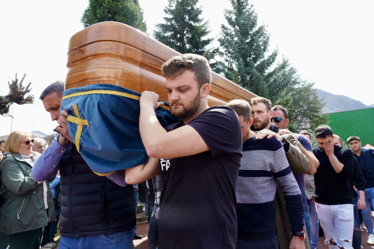 Funeral de los cuatro mineros en Villablino. / Campillo