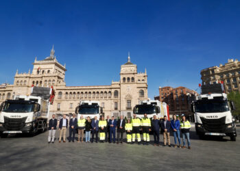 Incorporación de cuatro camiones, financiados al 87 por ciento con el Fondo de Cooperación, al Servicio de Limpieza de Valladolid. / R. Valtero