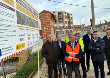 El Consejero de Movilidad visita el inicio de las obras en Macotera (Salamanca). / JCYL