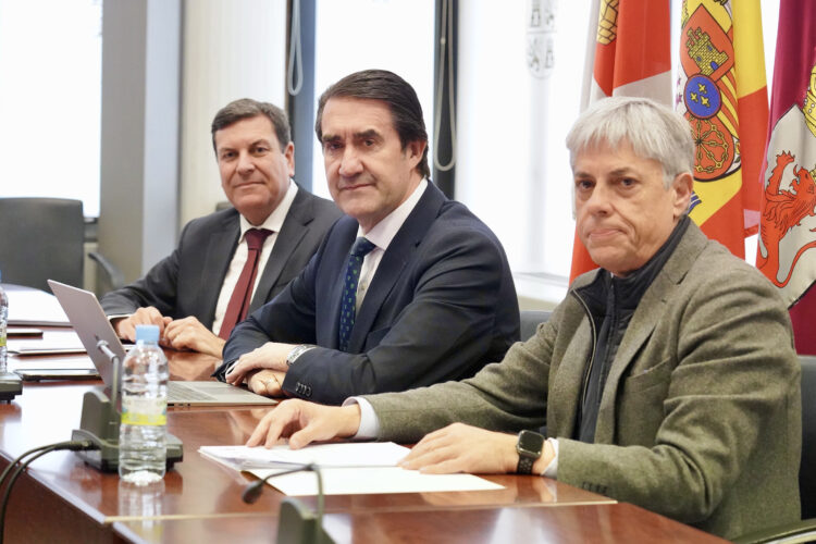 Reunión con UGT, CCOO, USO y CGT. / Campillo