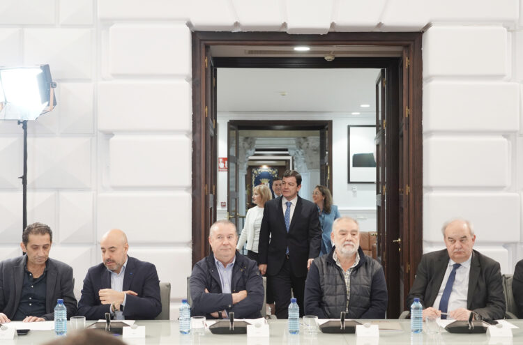 Reunión en Valladolid para abordar una estrategia común ante la nueva política arancelaria estadounidense. / Rubén Cacho